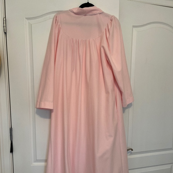 Shadowline Robe Size Large - Picture 4 of 4